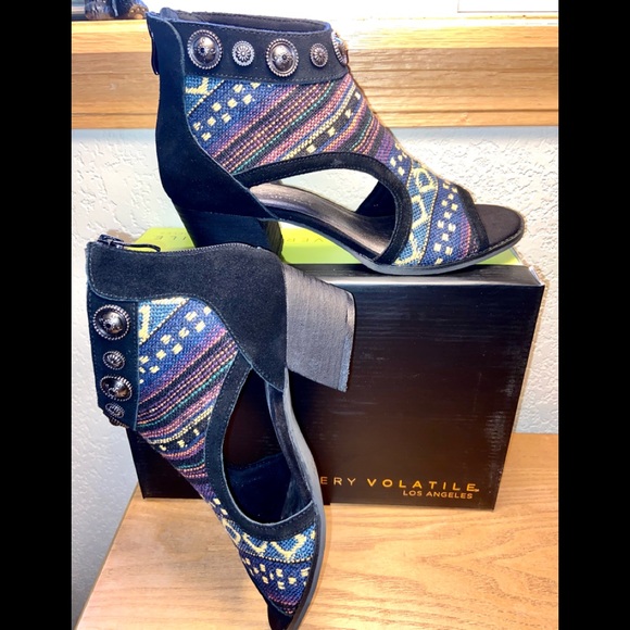 NIB-Very Volatile Western Leather Cutout Sandals - Picture 9 of 16